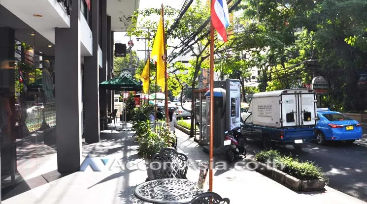 unit Retail / showroom For Rent in Ploenchit, Bangkok  near BTS Chitlom (AA10440)